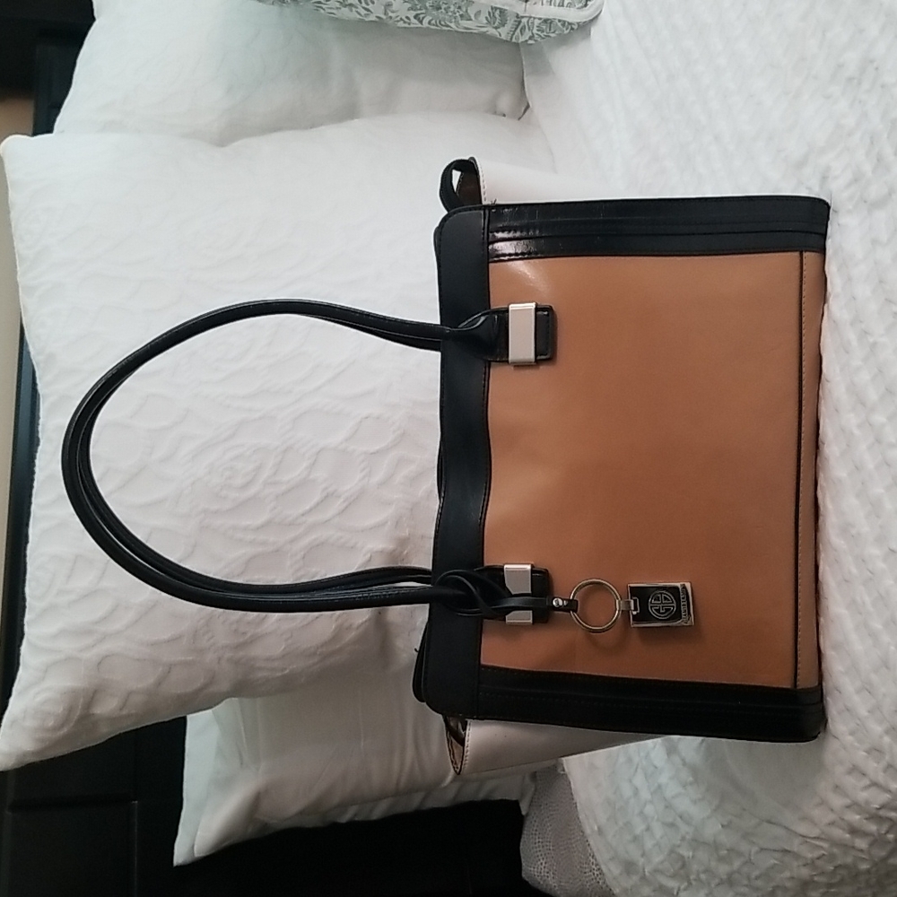 Giani Bernini Tan, Black and White leather, large shoulder bag.
